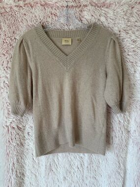 Tahari Taupe V-Neck Short Sleeve Sweater